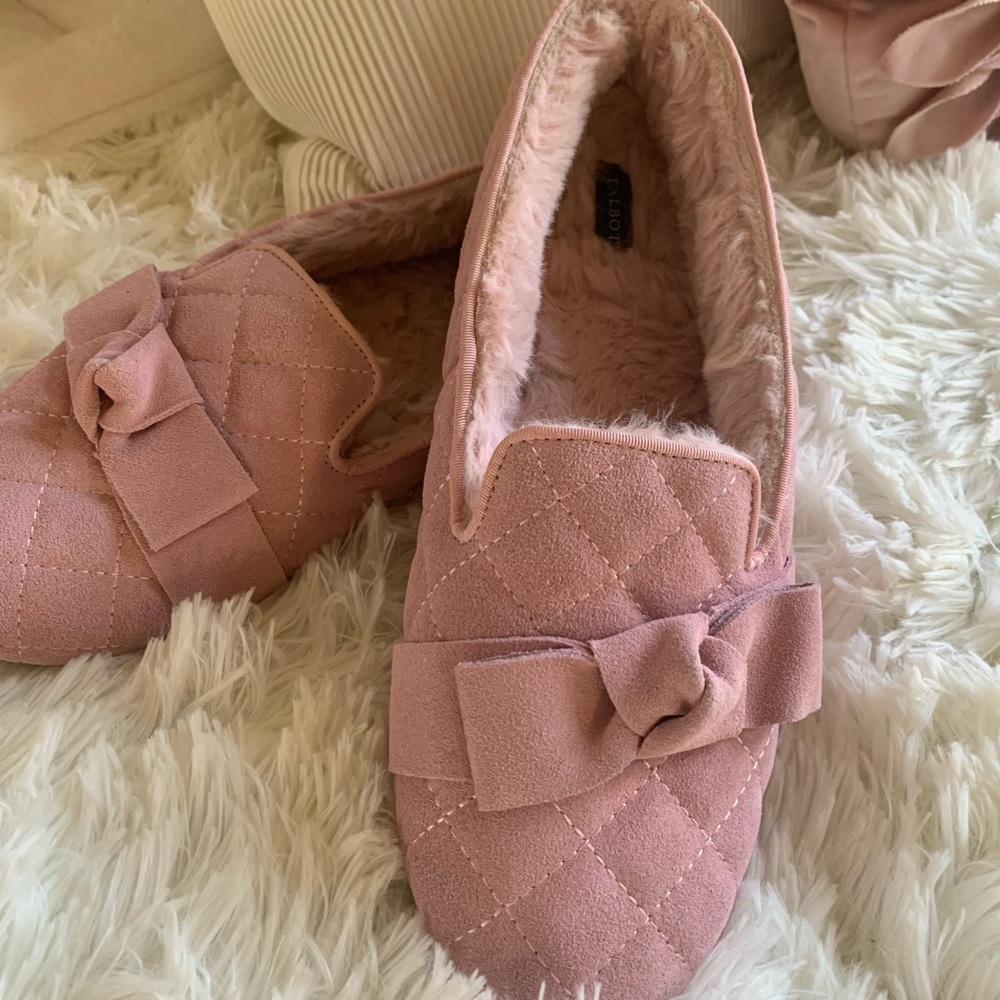Talbots NWOT pink slippers. Never worn. Fur on the inside